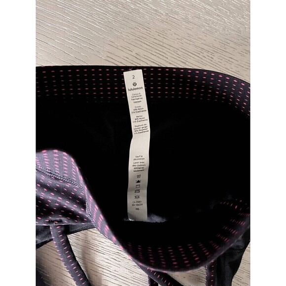 Lululemon Energy Sports Bra - Black w/ Maroon/Pink Dots - Size 2 Brand New - Picture 9 of 9